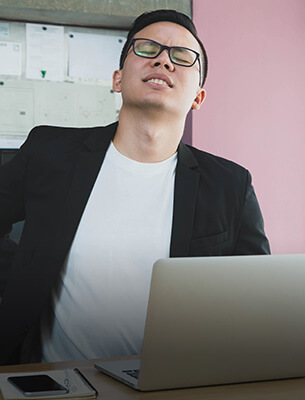 仕事中はずっと同じ姿勢で、、