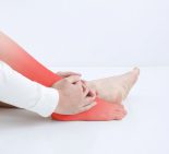外反母趾の症状がでている女性の足