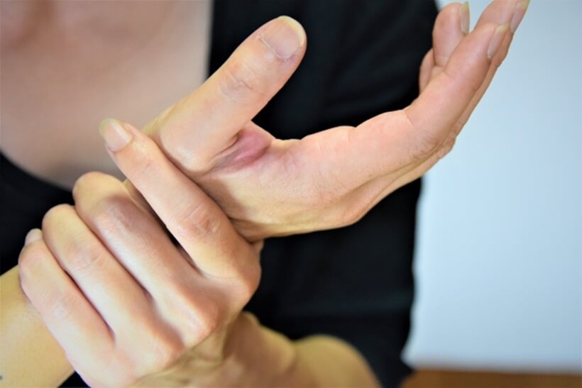 腱鞘炎 ばね指改善ストレッチ 簡単ケアで痛みに悩まない手に ぷらす鍼灸整骨院グループ